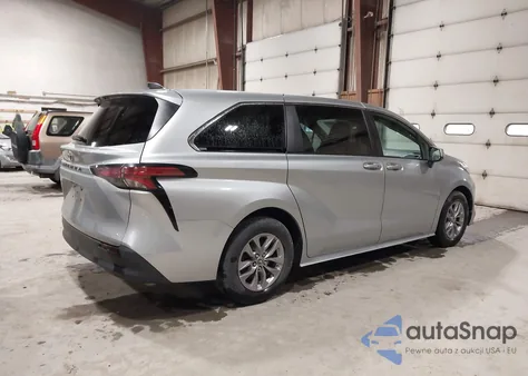 2022 Toyota Sienna Le z USA, uszkodzony, nr VIN 5TDKSKFC1NS062933